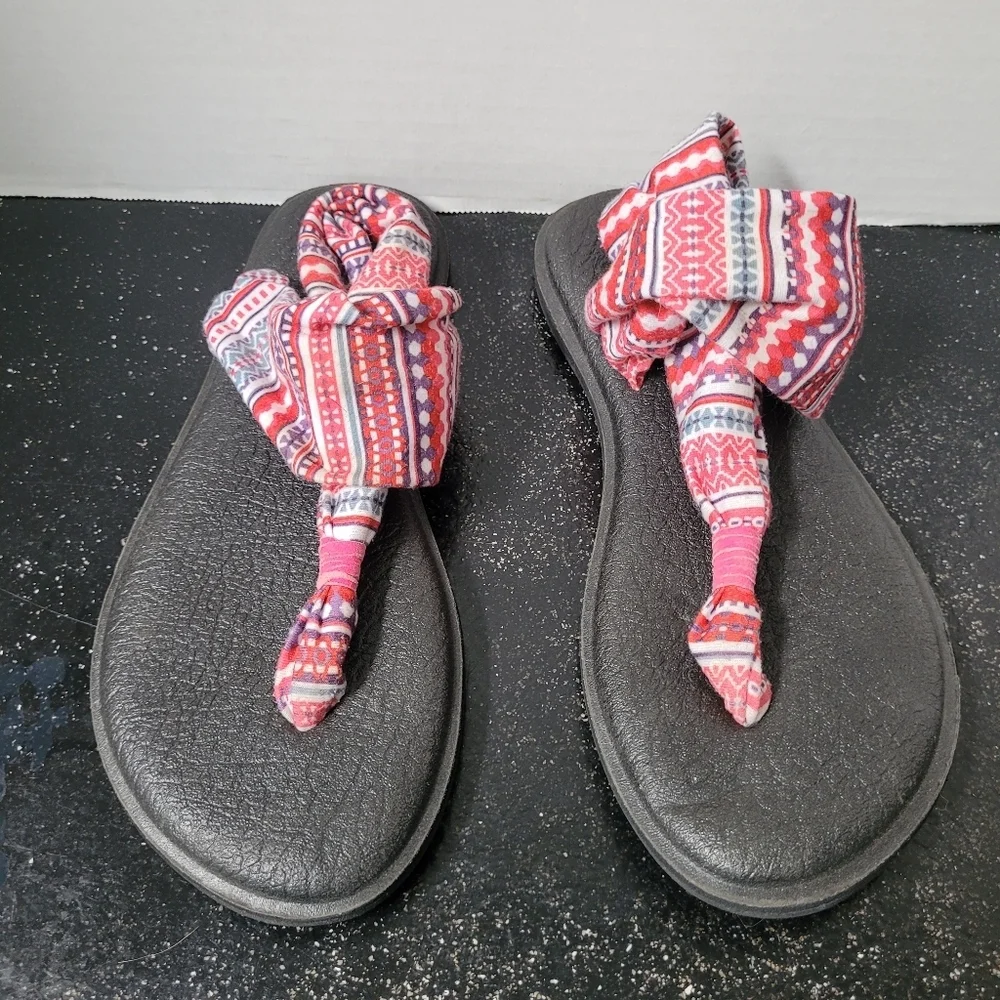 Sanuk Women's Pink Patterned Yoga Sandals